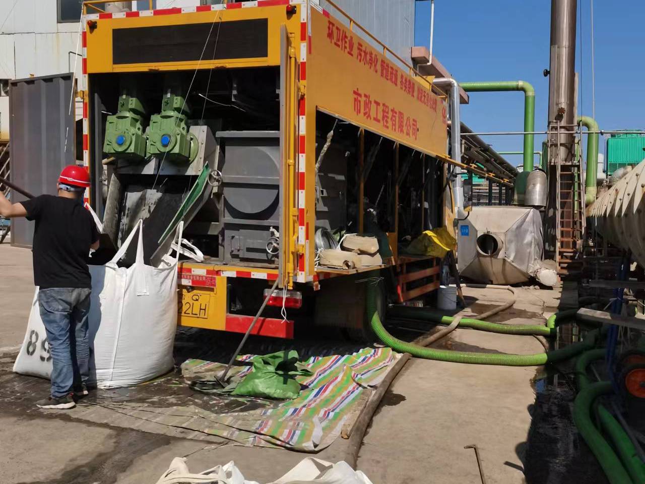 舒城淤泥压干处理