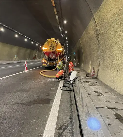 舒城隧道排水渠清淤